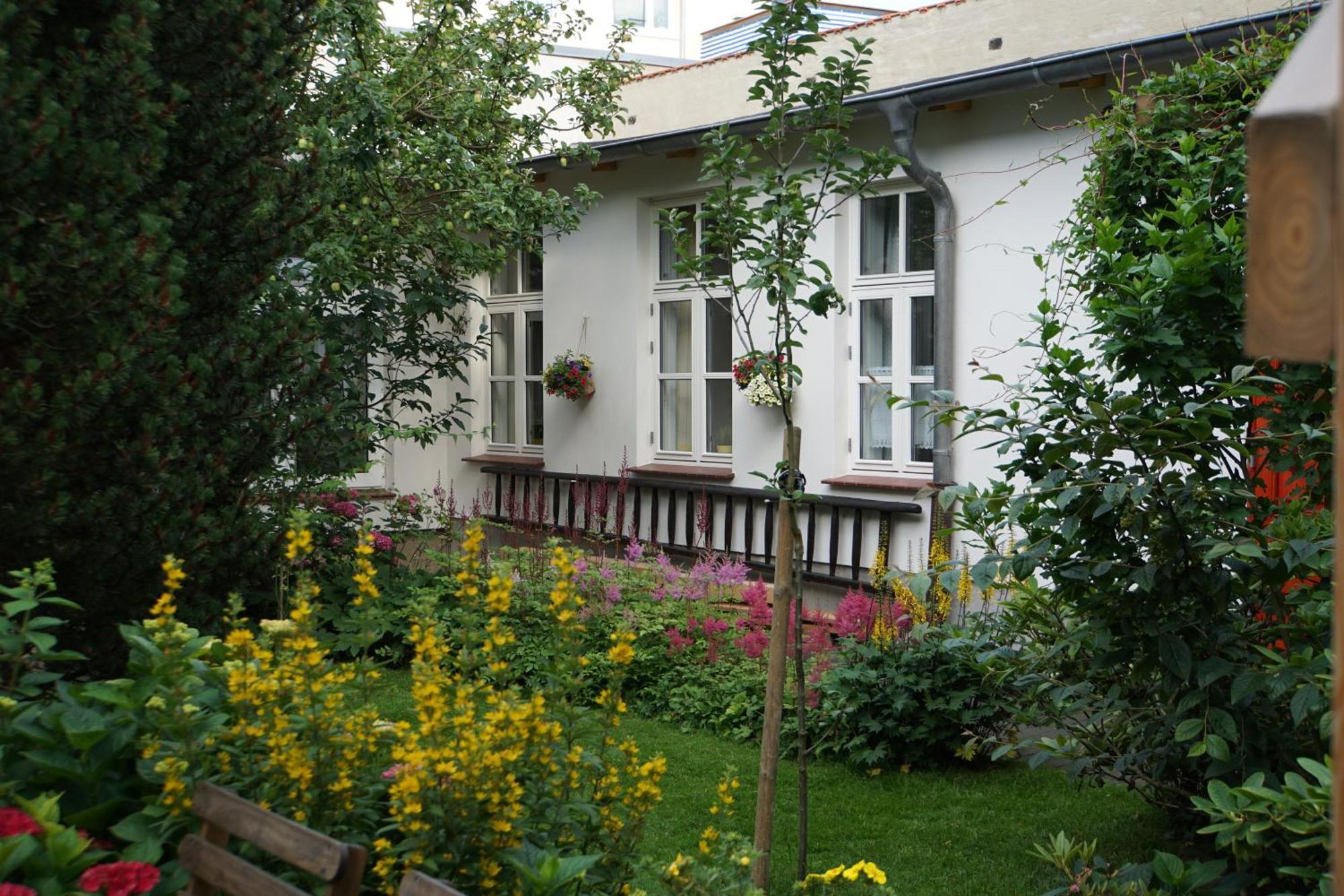 Ferienwohnung Hofidyll - Warnemuende Rostock Exterior photo