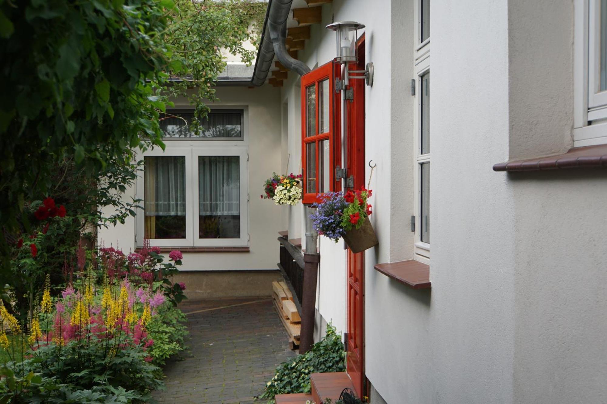 Ferienwohnung Hofidyll - Warnemuende Rostock Exterior photo